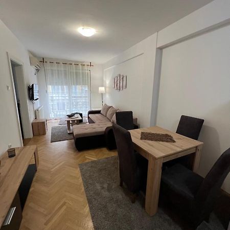Apartment Dostojevski โนวีซาด ภายนอก รูปภาพ