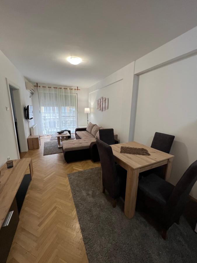 Apartment Dostojevski โนวีซาด ภายนอก รูปภาพ